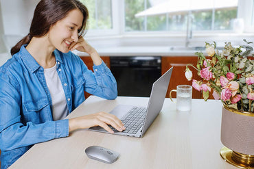 Lenovo 600 Bluetooth, Silent Mouse, Portable, Dongle-Free Multi-Device connectivity via Bluetooth 5.0 with Microsoft Swift Pair | DPI up to 2400